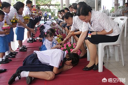 跪地上看欧洲杯直播吗:跪地上看欧洲杯直播吗是真的吗