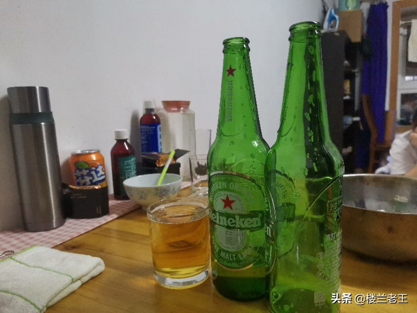 喝喜力看欧洲杯直播的视频:欧洲杯喜力啤酒的广告是谁